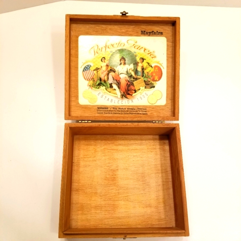 EMPTY Collectible Elegant wooden cigar box with a Perfecto Garcia label